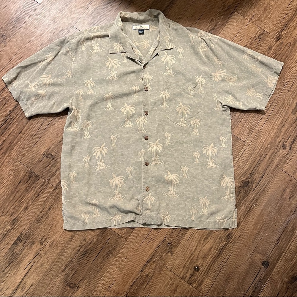 Tommy Bahama Men's Button Down Shirt Size Large Green Silk Palm Tree Hawaiian